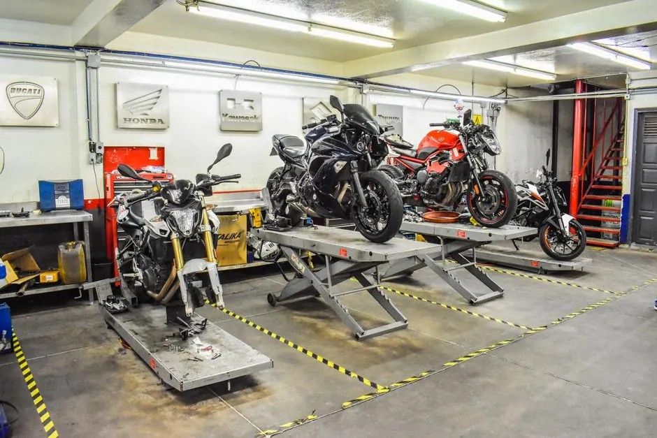 Révision moto : ce qu'on peut vraiment faire soi-même